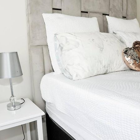 The Ellipse Palazzo Apartment Midrand Bagian luar foto
