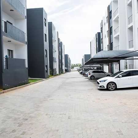 The Ellipse Palazzo Apartment Midrand Bagian luar foto
