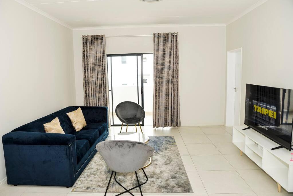 The Ellipse Palazzo Apartment Midrand Bagian luar foto