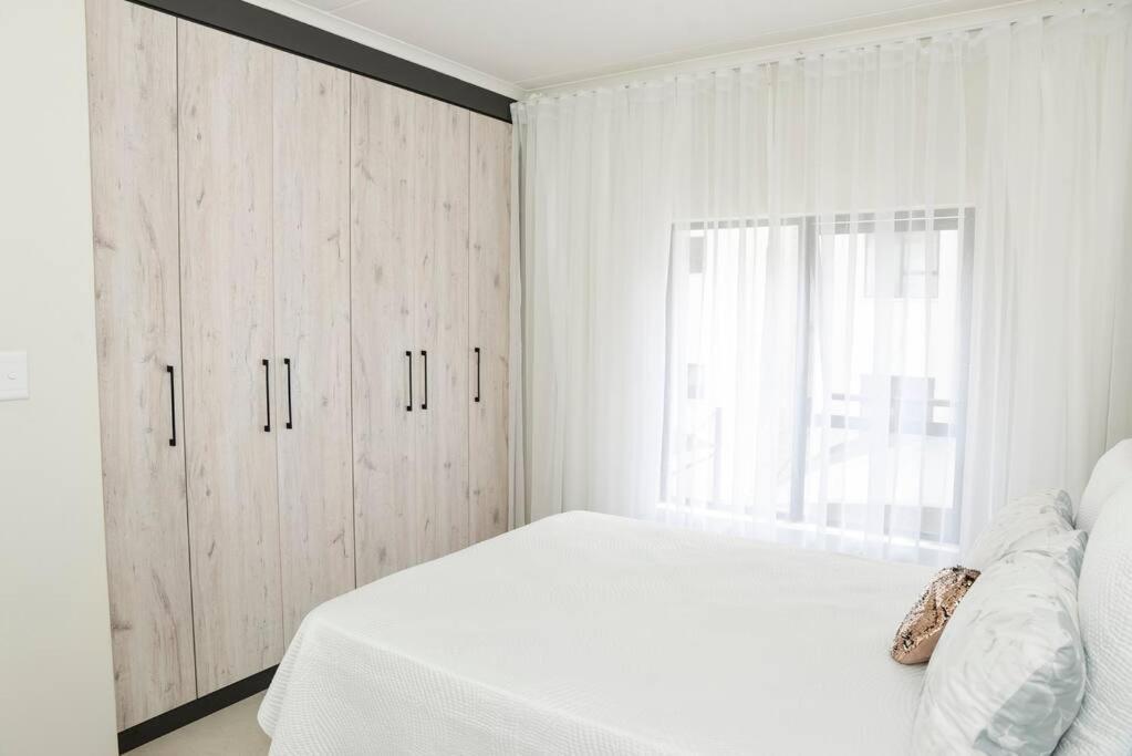 The Ellipse Palazzo Apartment Midrand Bagian luar foto