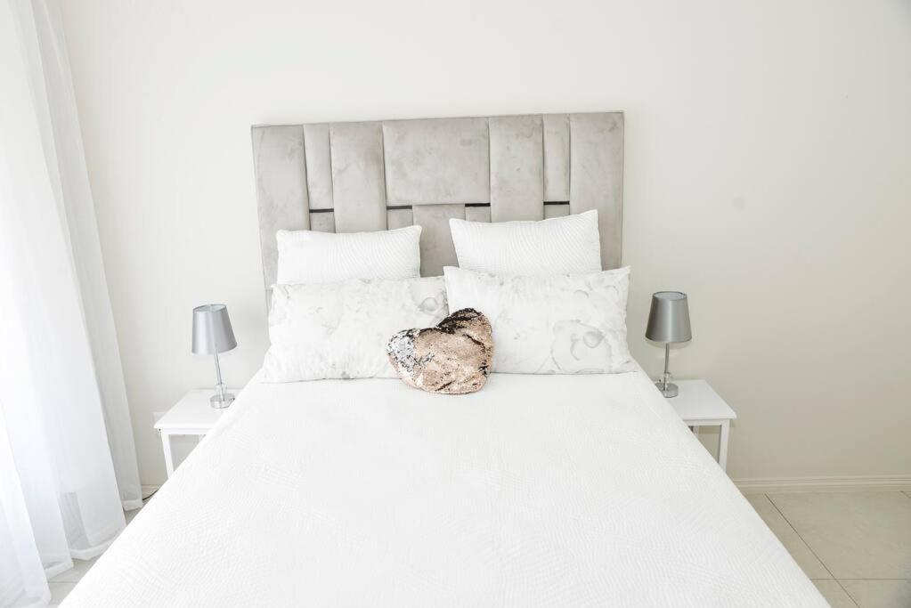 The Ellipse Palazzo Apartment Midrand Bagian luar foto