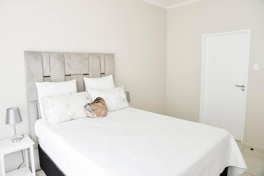 The Ellipse Palazzo Apartment Midrand Bagian luar foto